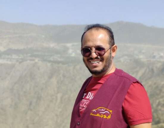مدير مؤسسة أبو جهاد لصيانة السيارات، خالد بن علي بن إبراهيم.