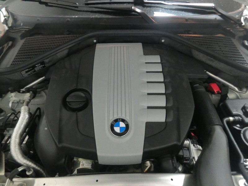 غطاء محرك BMW