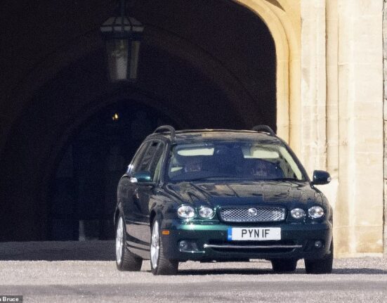 سيارة جاجوار من طراز Jaguar X-Type Estate، سيارة الملكة إليزابيث الثانية.