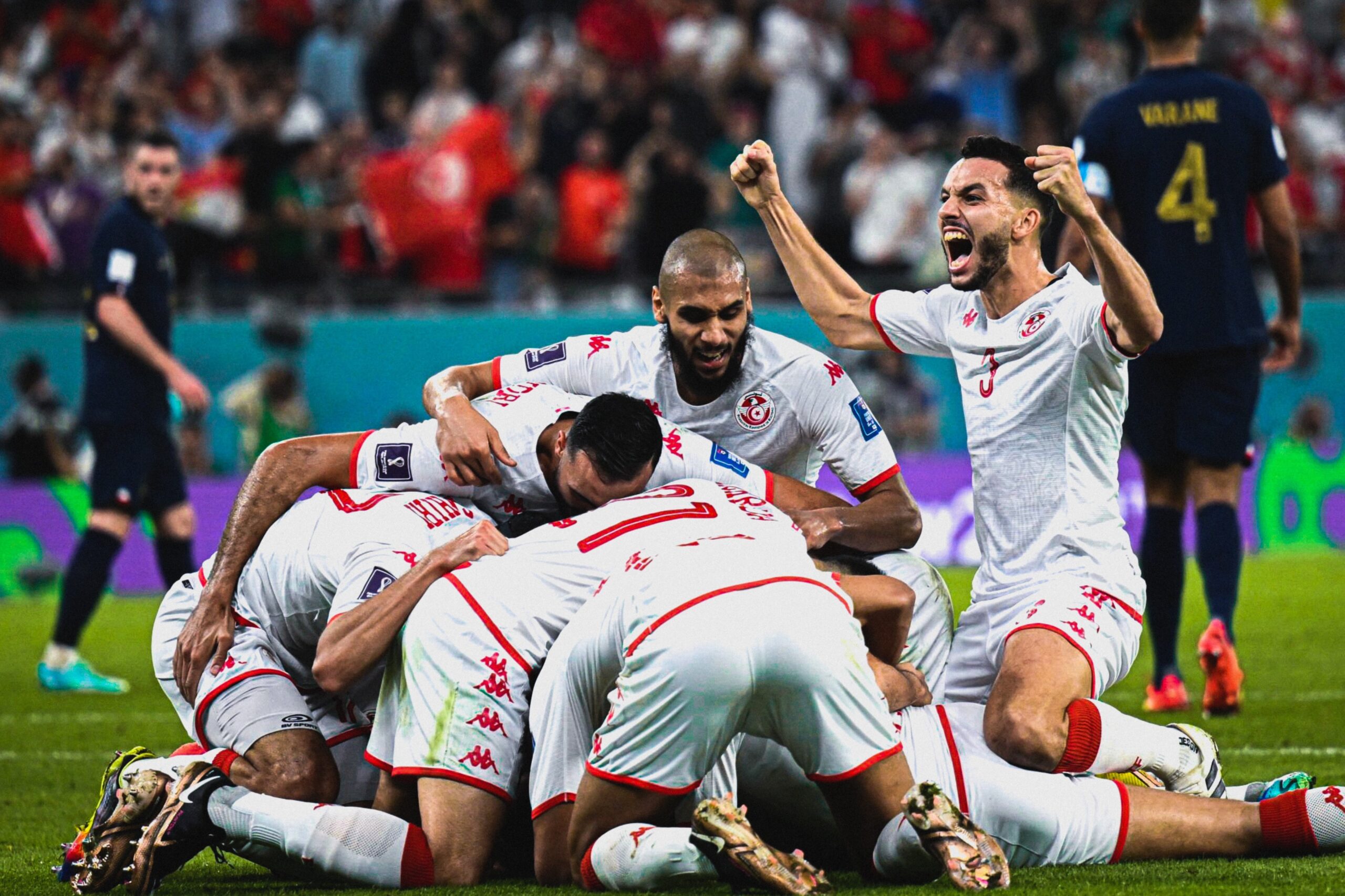 احتفال لاعبي منتخب تونس بهدف الفوز على المنتخب الفرنسي ضمن منافسات كأس العالم قطر 2022.