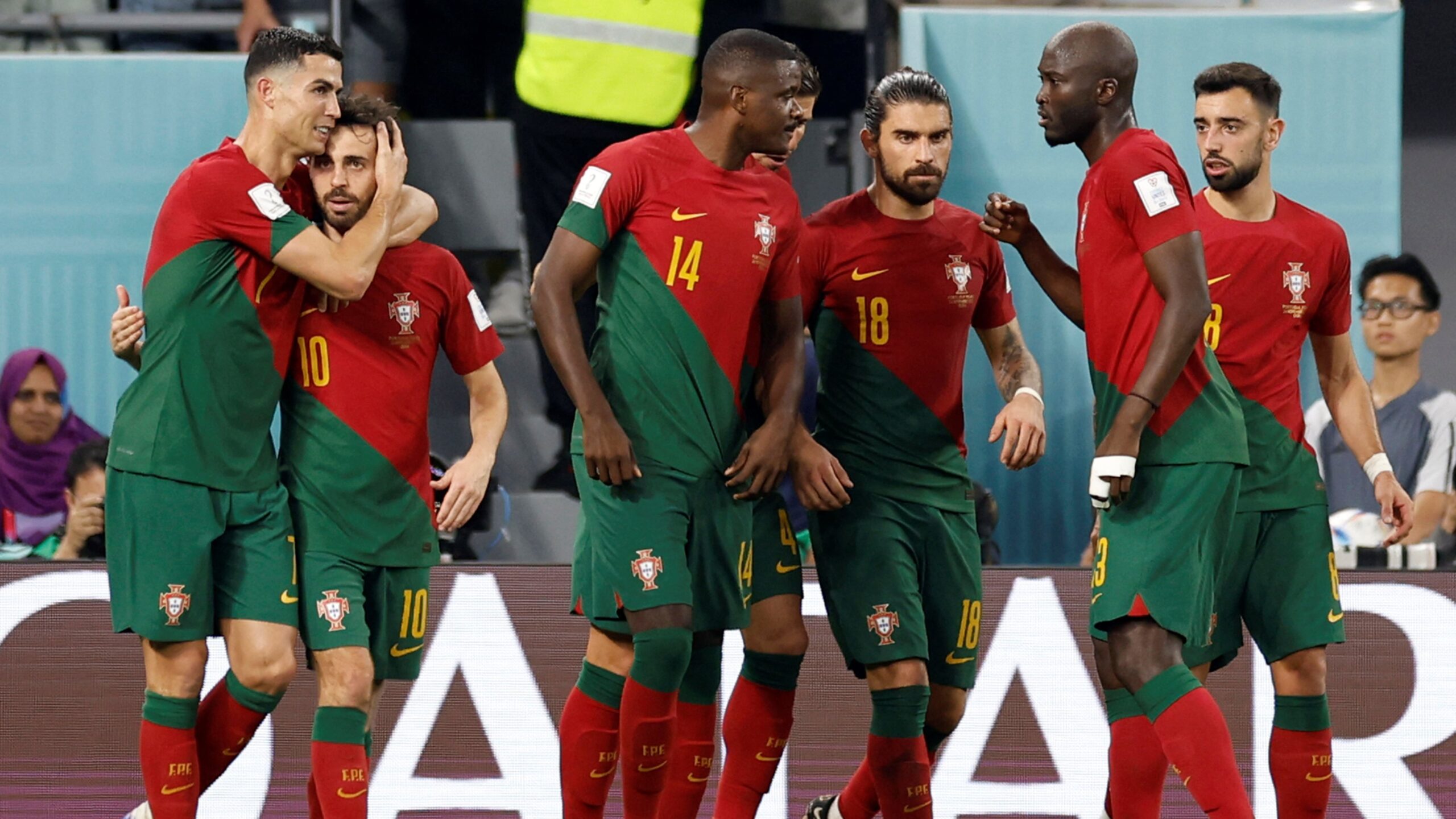 البرتغال تهزم أوروغواي بثنائية نظيفة وتبلغ ثمن نهائي كأس العالم FIFA قطر 2022.