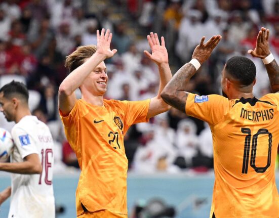 منتخب هولندا يفوز على منتخب قطر ويتأهل متصدراً إلى ثمن نهائى كأس العالم قطر 2022.