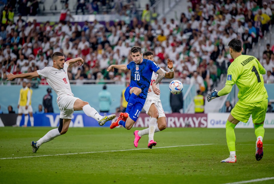 كريستيان بوليسيتش يسجل هدف فوز منتخب أمريكا على إيران ضمن منافسات كأس العالم قطر 2022.