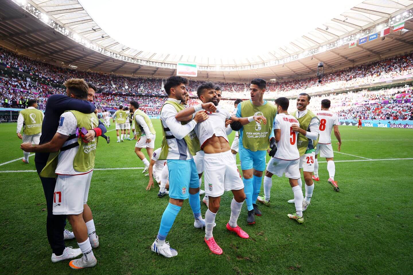إيران تهزم ويلزم بثناشية نظيفة فى كأس العالم قطر 2022.