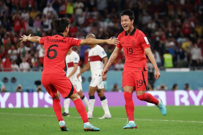 كوريا الجنوبية تفوز على البرتغال (2-1) ويصعدان سويا إلى ثمن نهائى كأس العالم قطر 2022.