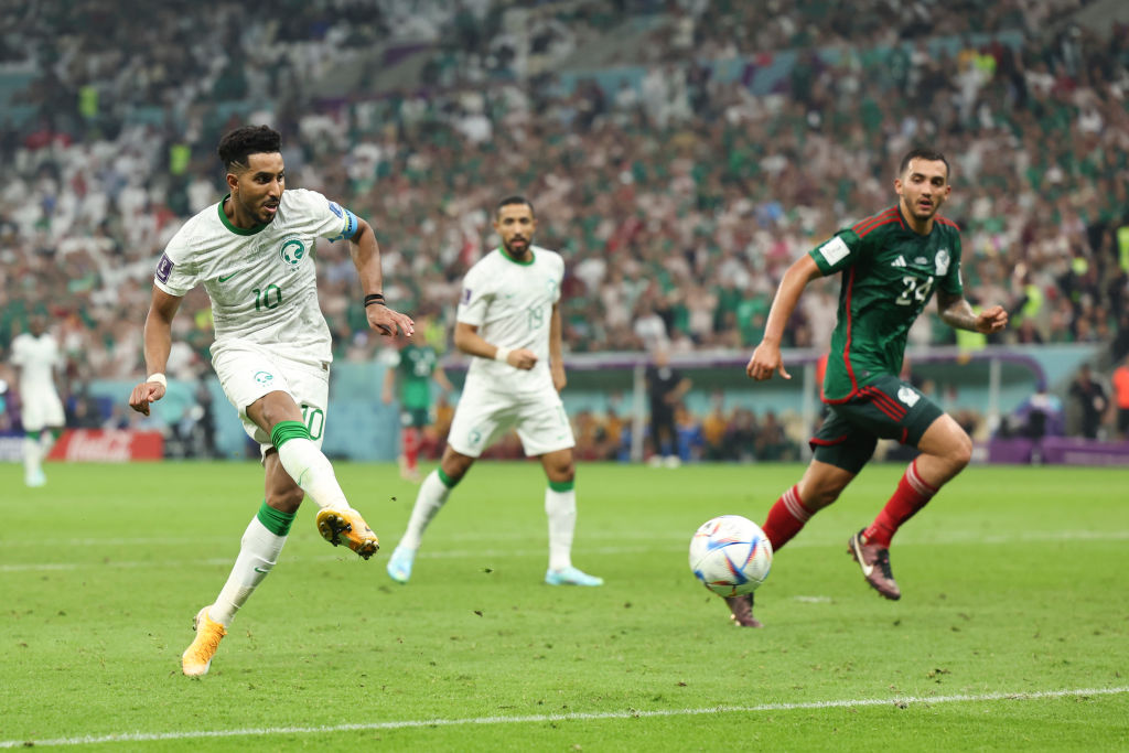 سالم الدوسري لحظة تسجيله هدف السعودية الوحيد أمام المكسيك.