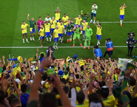 البرازيل تفوز على كوريا الجنوبية برباعية وتبلغ ربع نهائى كأس العالم قطر 2022.