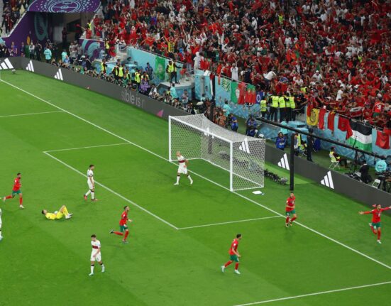 المغرب يعبر البرتغال بنتيجة (1-0) إلى نصف نهائي كأس العالم قطر 2022.