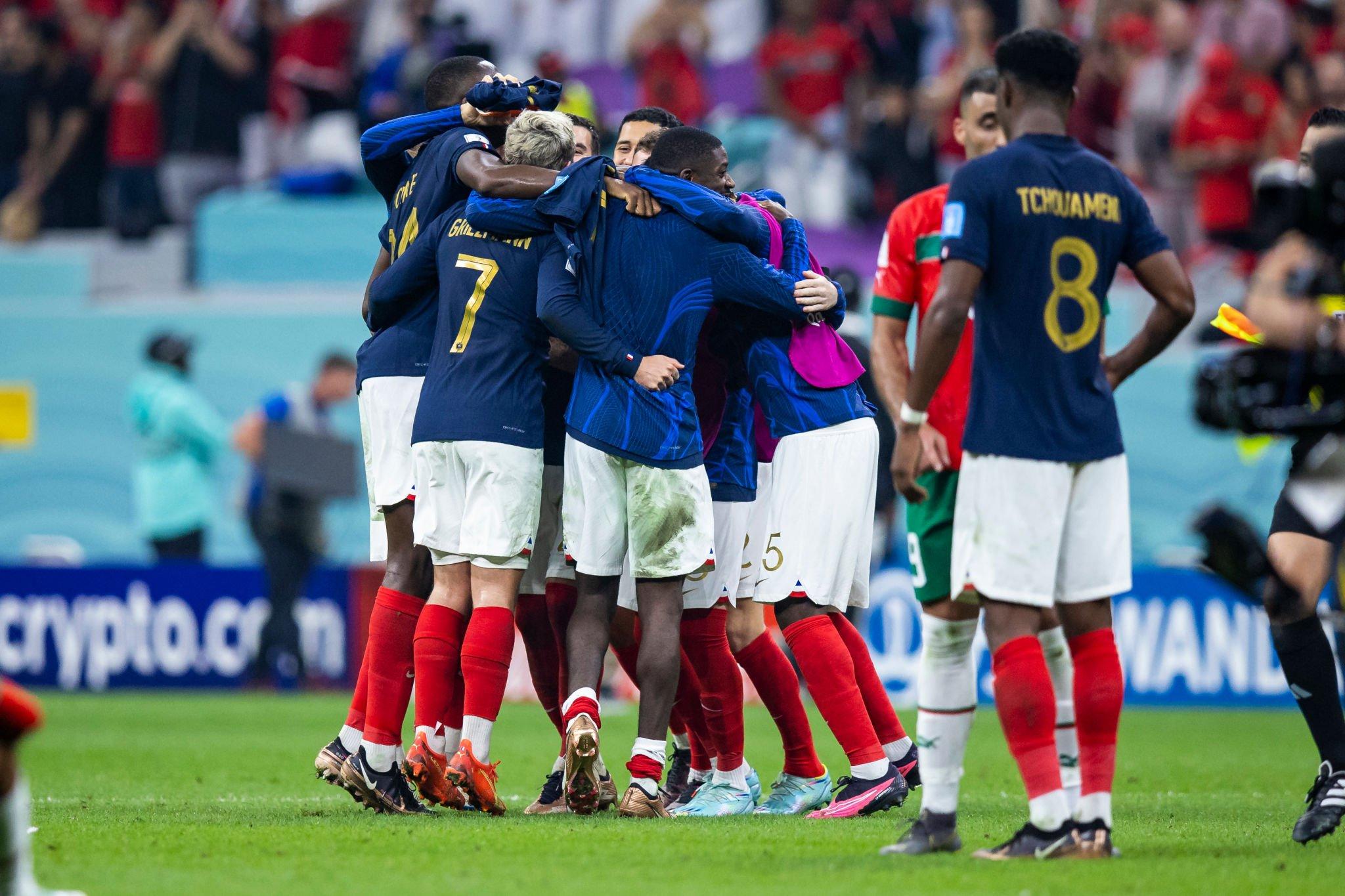 المنتخب الفرنسي يبلغ نهائي كأس العالم بعد فوزه على المغرب (2-0).